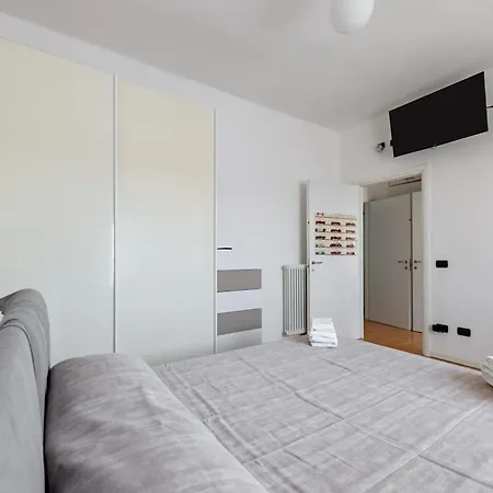 Modern Near Centre! Apartment